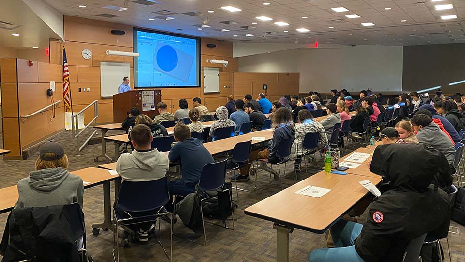 molding-the-future-of-manufacturing-01