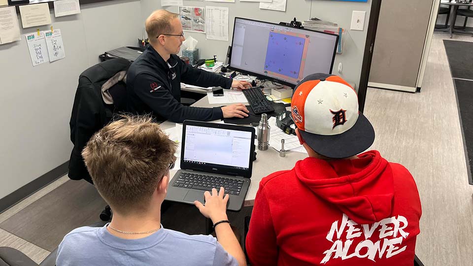 molding-the-future-of-manufacturing-02