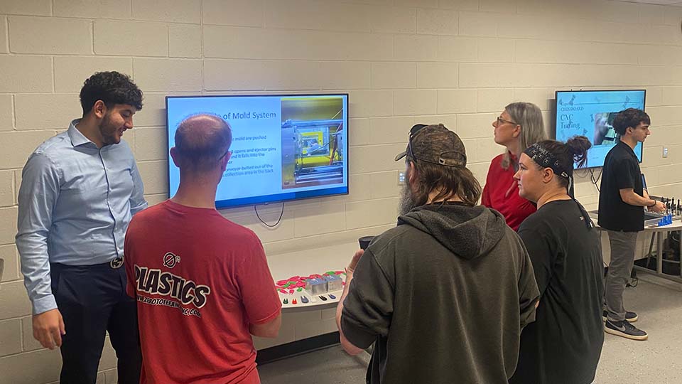 molding-the-future-of-manufacturing-03